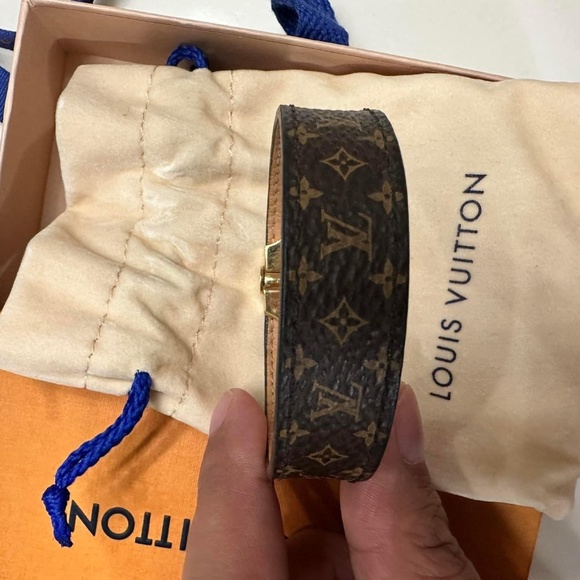 LV bracelet